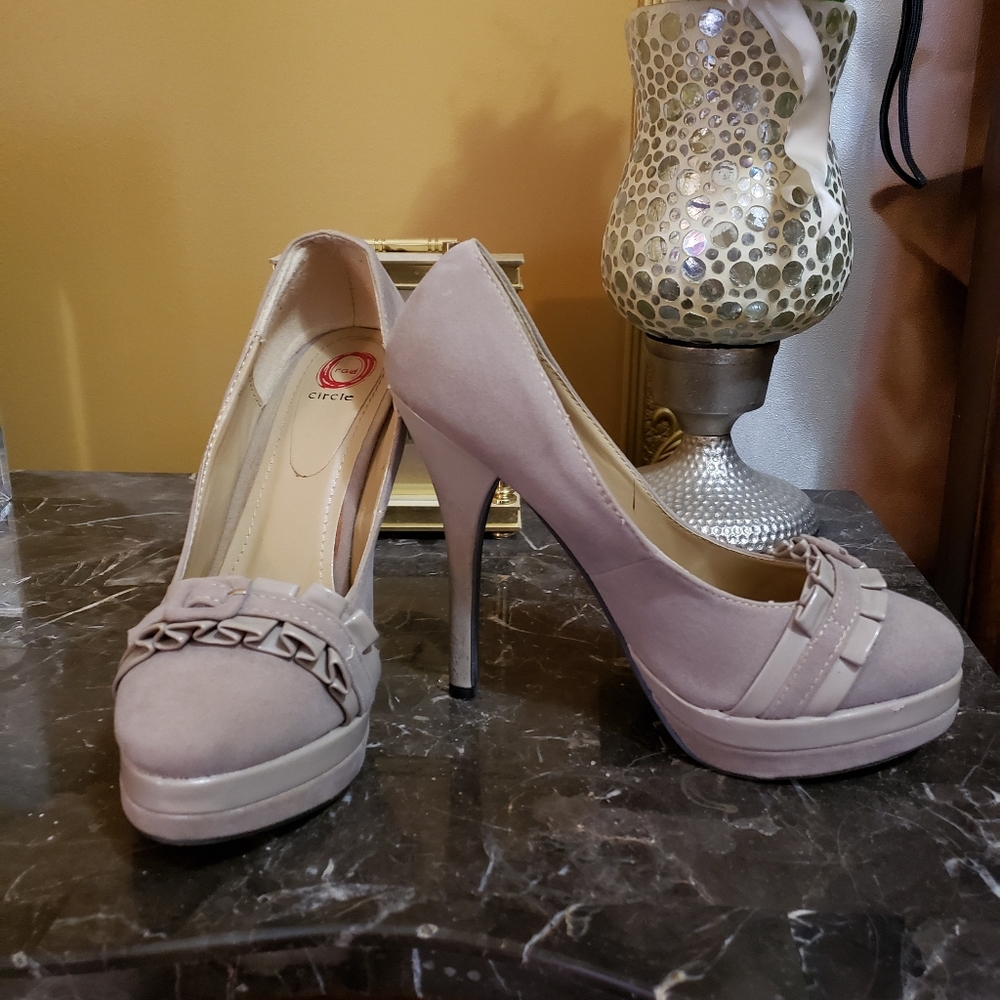 Heels - Picture 2 of 6